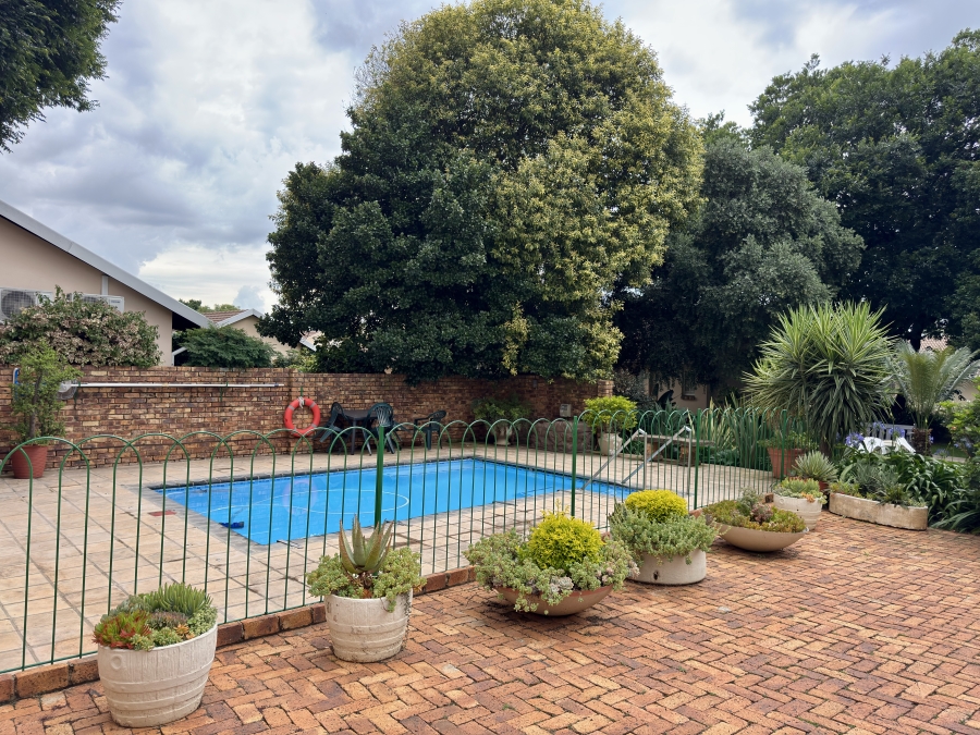 2 Bedroom Property for Sale in Die Wilgers Gauteng