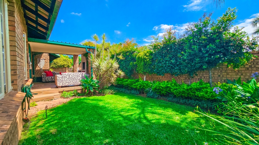 2 Bedroom Property for Sale in Faerie Glen Gauteng