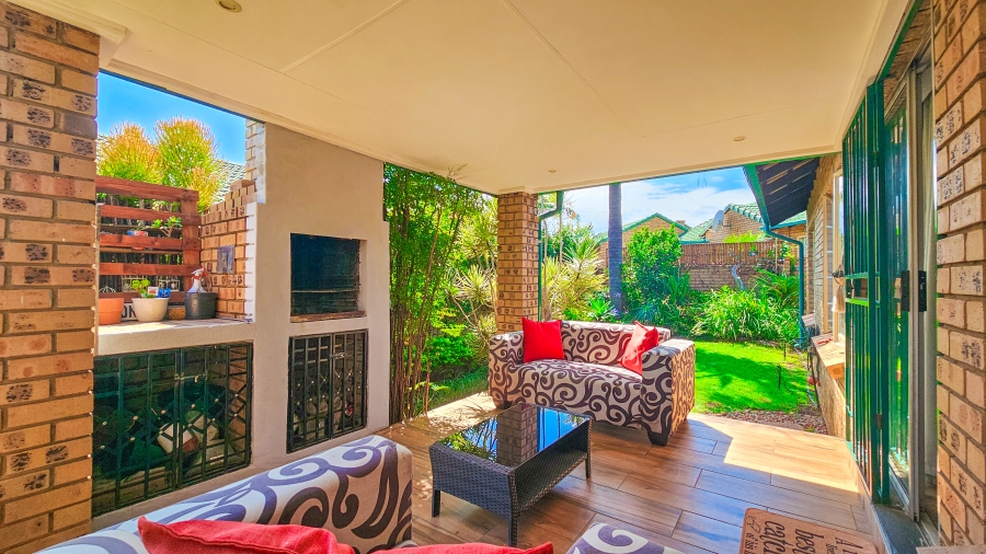 2 Bedroom Property for Sale in Faerie Glen Gauteng