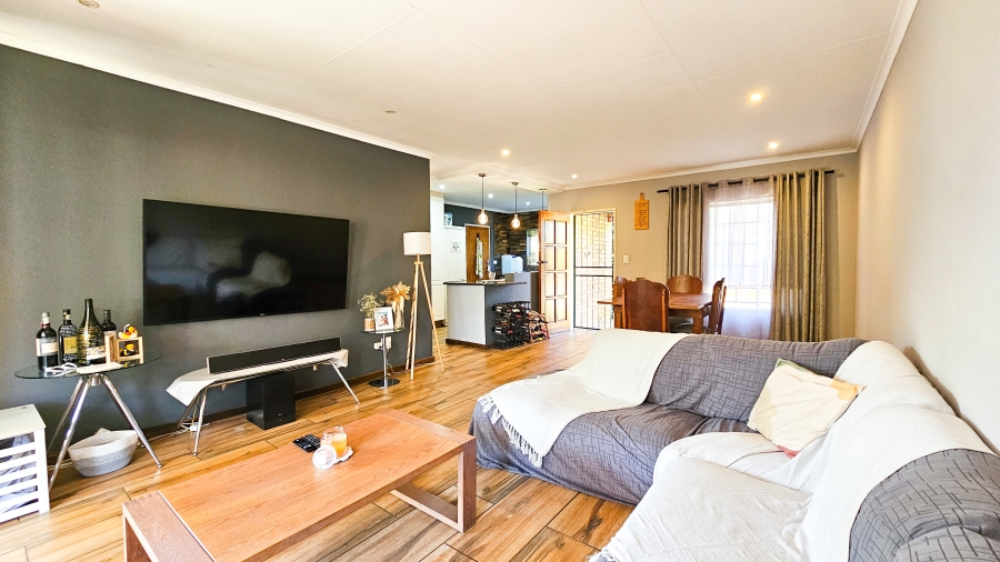 2 Bedroom Property for Sale in Faerie Glen Gauteng