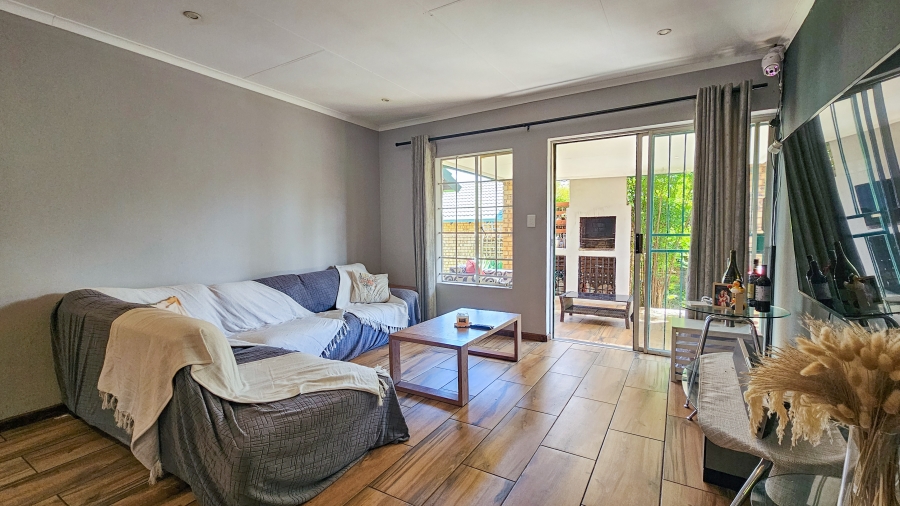 2 Bedroom Property for Sale in Faerie Glen Gauteng