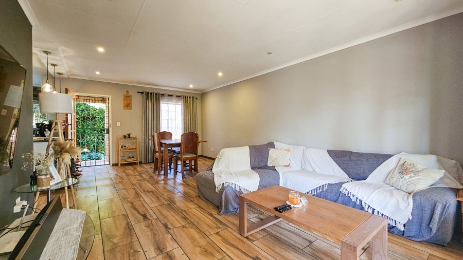 2 Bedroom Property for Sale in Faerie Glen Gauteng