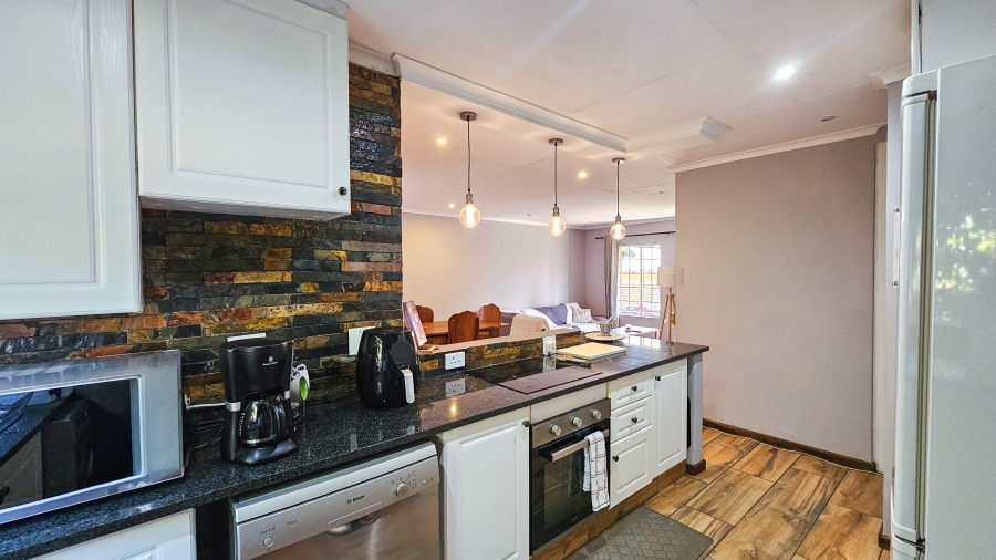 2 Bedroom Property for Sale in Faerie Glen Gauteng