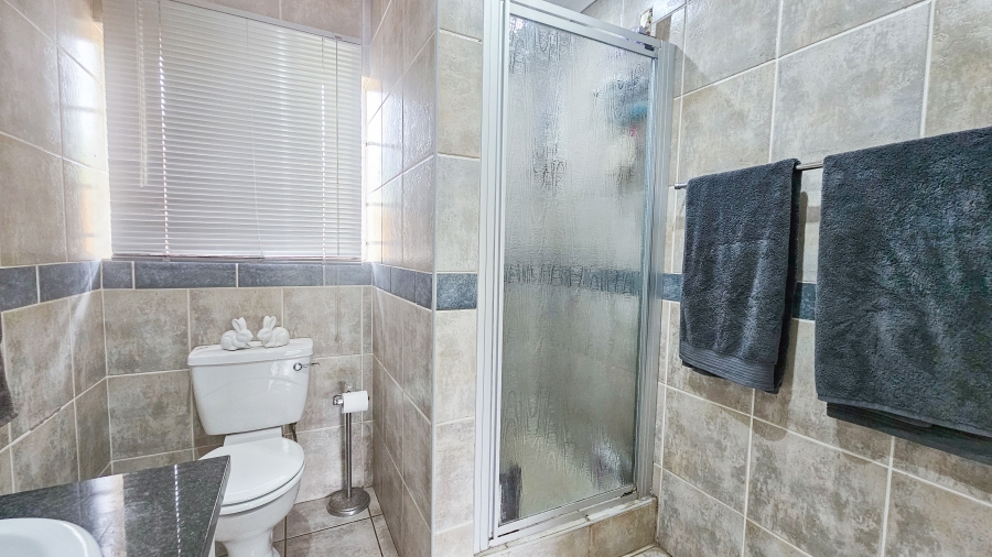 2 Bedroom Property for Sale in Faerie Glen Gauteng