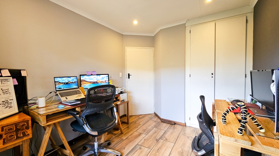 2 Bedroom Property for Sale in Faerie Glen Gauteng