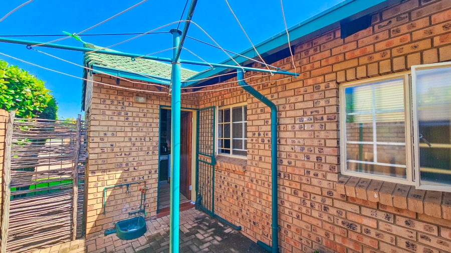 2 Bedroom Property for Sale in Faerie Glen Gauteng