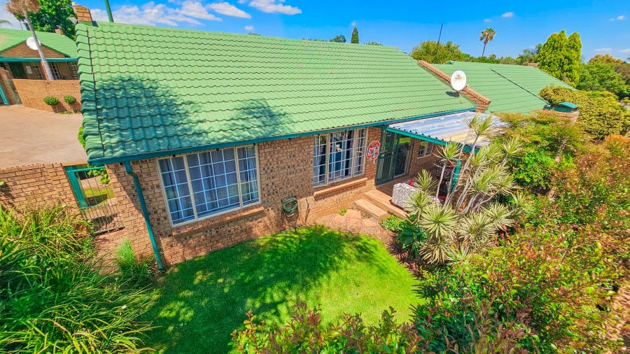 2 Bedroom Property for Sale in Faerie Glen Gauteng
