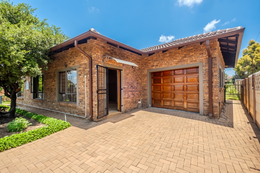 5 Bedroom Property for Sale in Erasmuskloof Gauteng