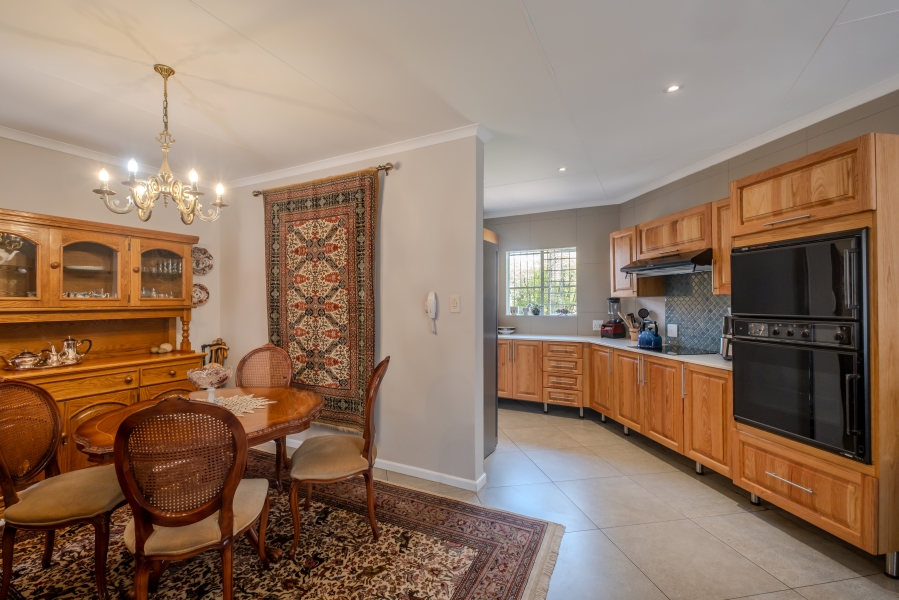 5 Bedroom Property for Sale in Erasmuskloof Gauteng