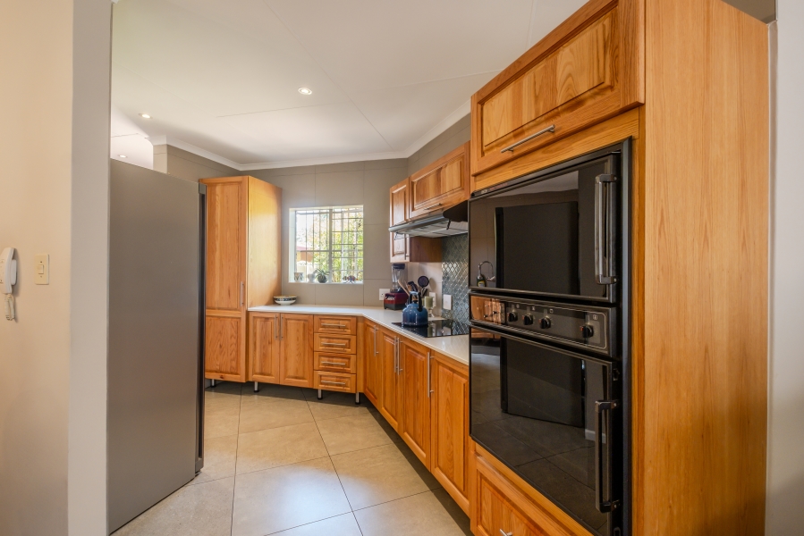 5 Bedroom Property for Sale in Erasmuskloof Gauteng