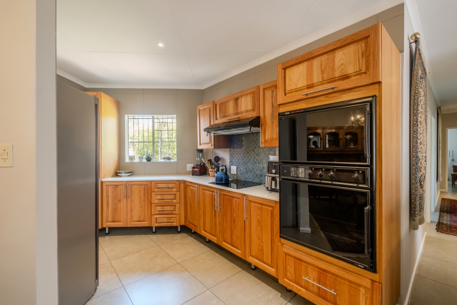 5 Bedroom Property for Sale in Erasmuskloof Gauteng