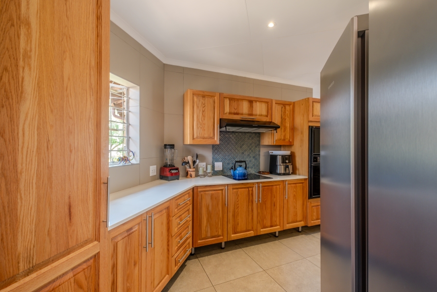 5 Bedroom Property for Sale in Erasmuskloof Gauteng