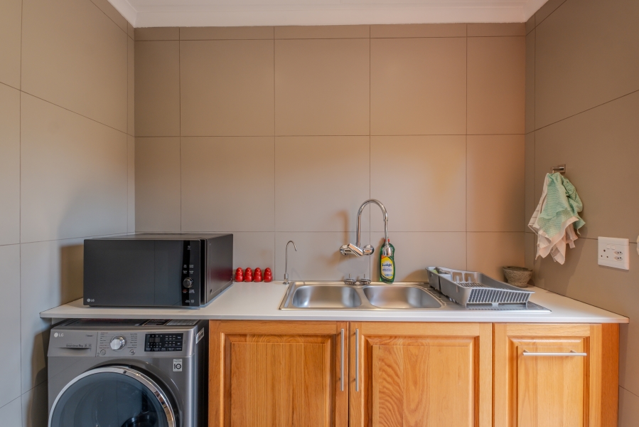 5 Bedroom Property for Sale in Erasmuskloof Gauteng