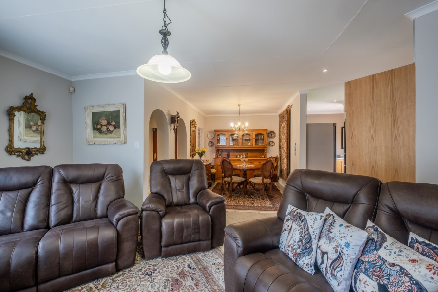 5 Bedroom Property for Sale in Erasmuskloof Gauteng