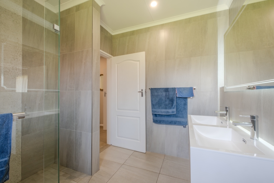 5 Bedroom Property for Sale in Erasmuskloof Gauteng