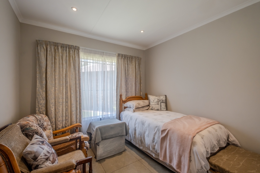 5 Bedroom Property for Sale in Erasmuskloof Gauteng