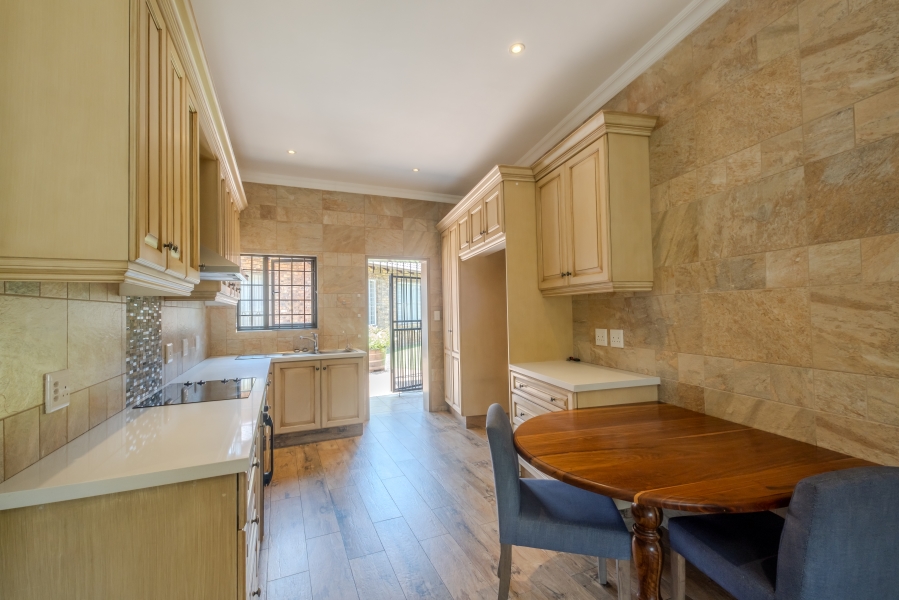 5 Bedroom Property for Sale in Erasmuskloof Gauteng