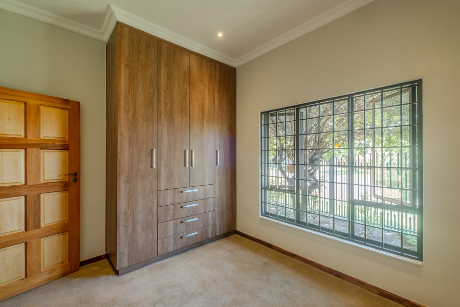 5 Bedroom Property for Sale in Erasmuskloof Gauteng