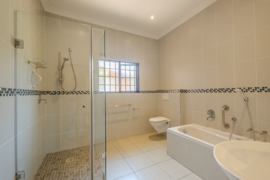 5 Bedroom Property for Sale in Erasmuskloof Gauteng