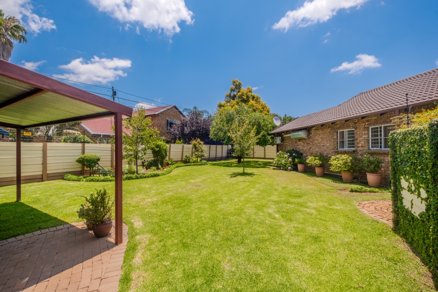 5 Bedroom Property for Sale in Erasmuskloof Gauteng