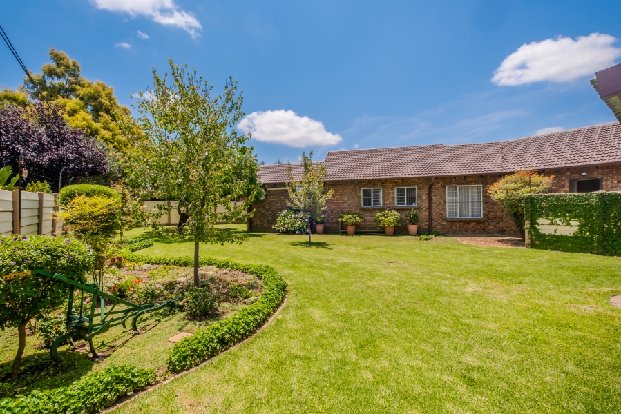 5 Bedroom Property for Sale in Erasmuskloof Gauteng