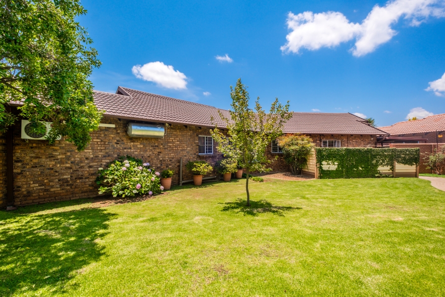 5 Bedroom Property for Sale in Erasmuskloof Gauteng