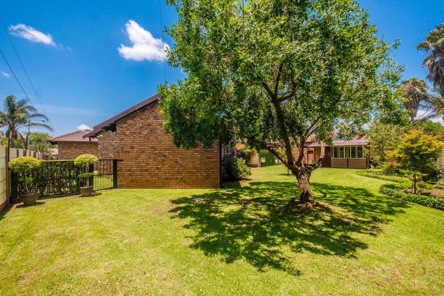 5 Bedroom Property for Sale in Erasmuskloof Gauteng