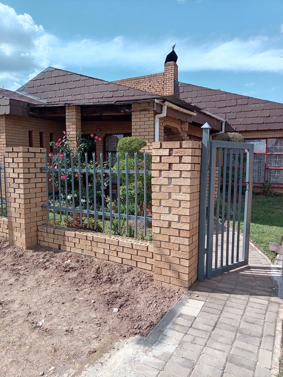 4 Bedroom Property for Sale in Mamelodi East Gauteng