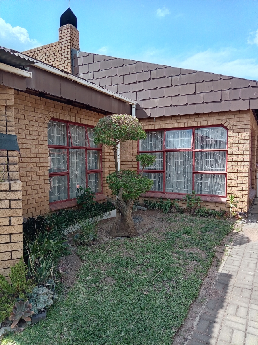 4 Bedroom Property for Sale in Mamelodi East Gauteng