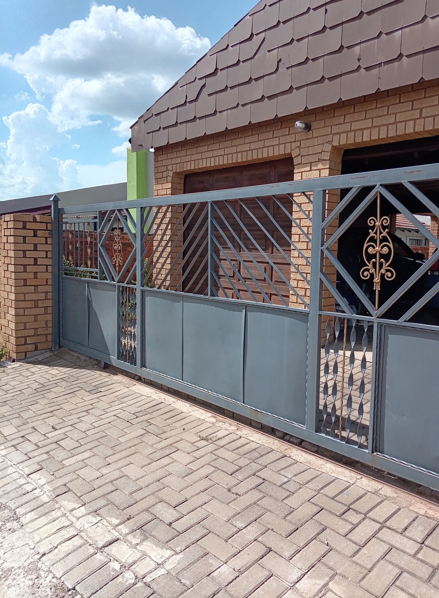 4 Bedroom Property for Sale in Mamelodi East Gauteng