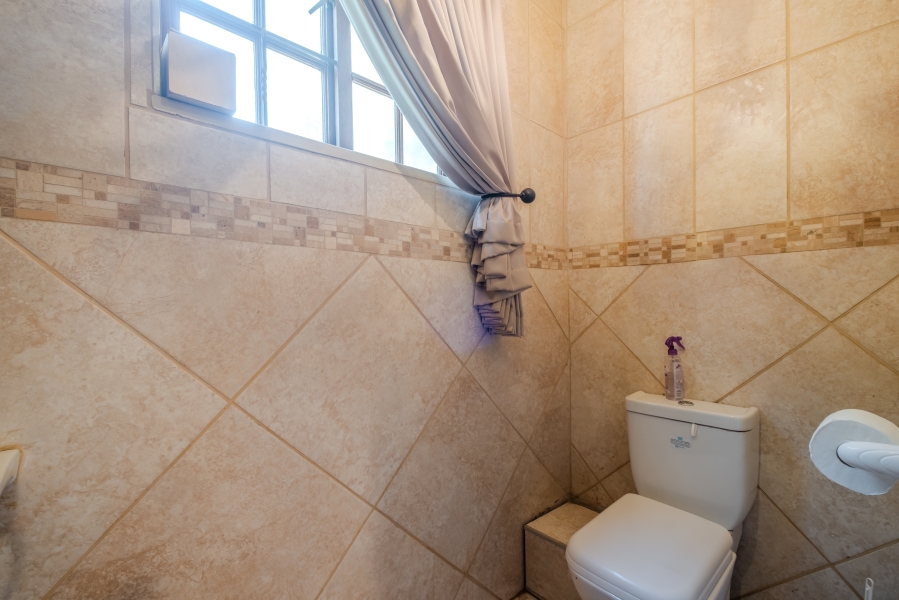 5 Bedroom Property for Sale in Waterkloof Gauteng