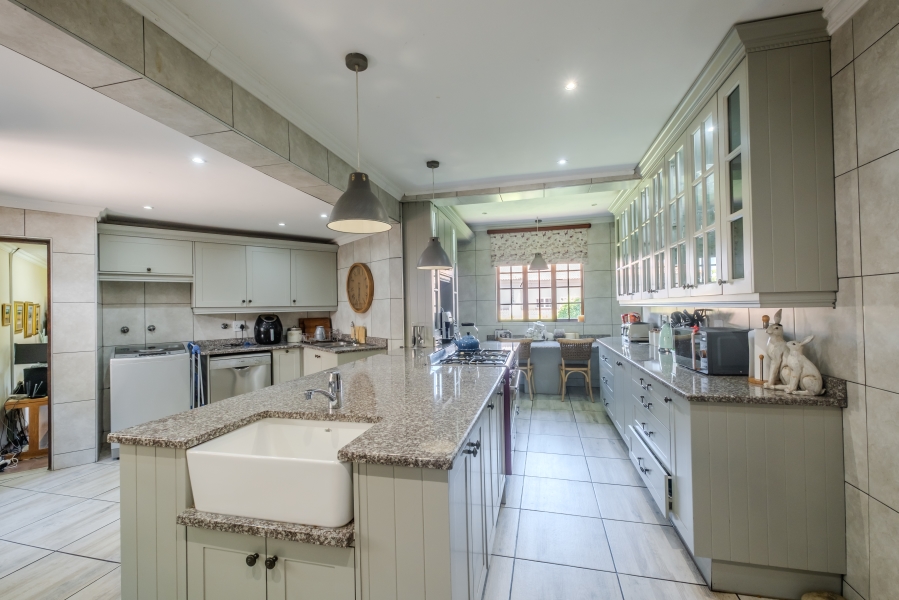 5 Bedroom Property for Sale in Waterkloof Gauteng