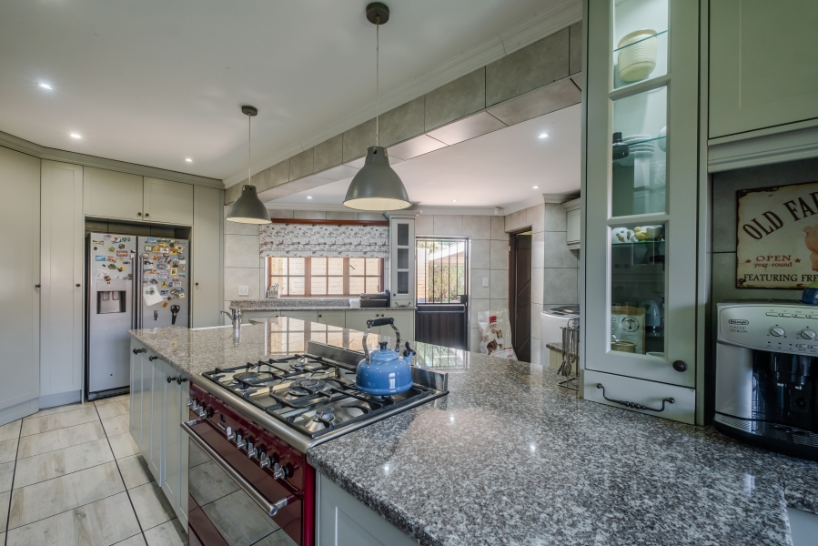 5 Bedroom Property for Sale in Waterkloof Gauteng