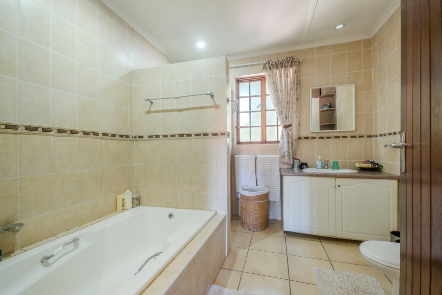 5 Bedroom Property for Sale in Waterkloof Gauteng