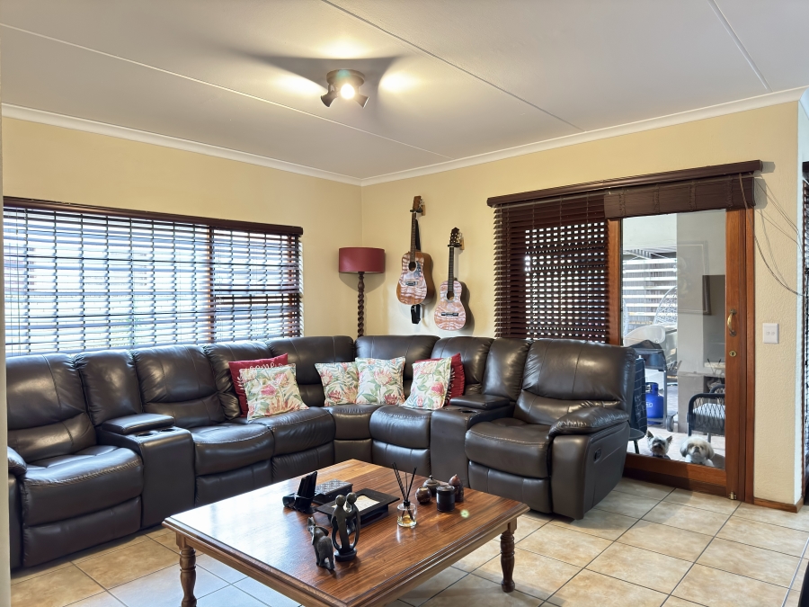 5 Bedroom Property for Sale in Van Riebeeck Park Gauteng