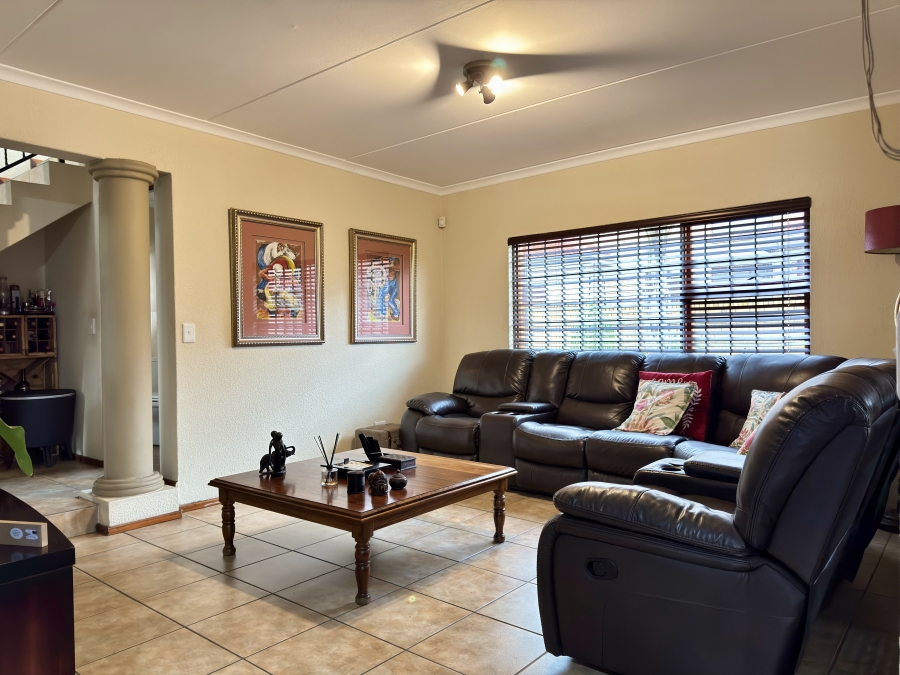 5 Bedroom Property for Sale in Van Riebeeck Park Gauteng