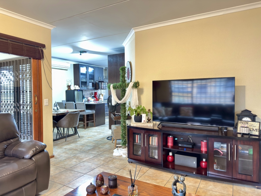 5 Bedroom Property for Sale in Van Riebeeck Park Gauteng