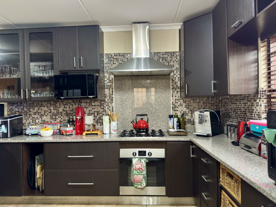 5 Bedroom Property for Sale in Van Riebeeck Park Gauteng