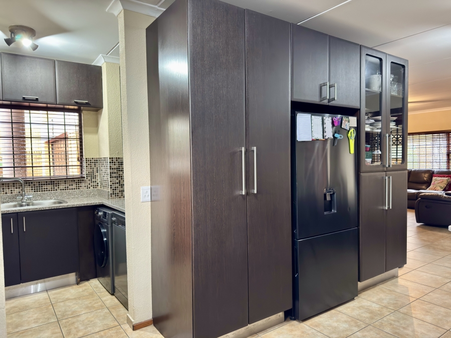 5 Bedroom Property for Sale in Van Riebeeck Park Gauteng