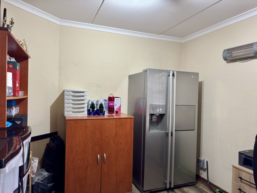 5 Bedroom Property for Sale in Van Riebeeck Park Gauteng