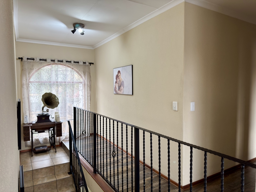 5 Bedroom Property for Sale in Van Riebeeck Park Gauteng