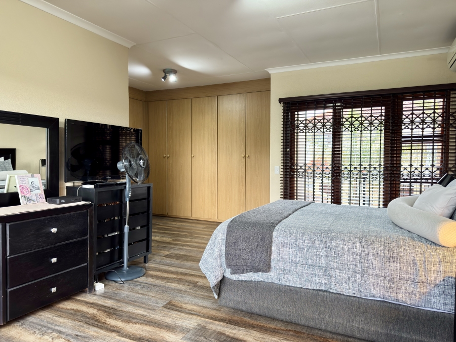 5 Bedroom Property for Sale in Van Riebeeck Park Gauteng