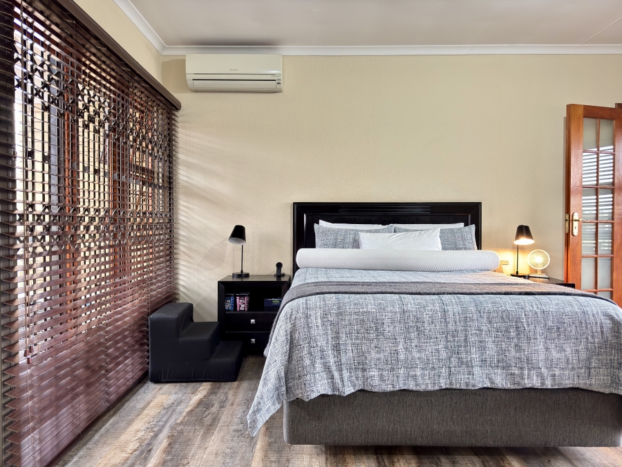 5 Bedroom Property for Sale in Van Riebeeck Park Gauteng