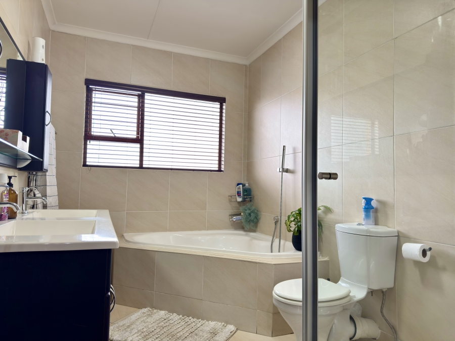 5 Bedroom Property for Sale in Van Riebeeck Park Gauteng