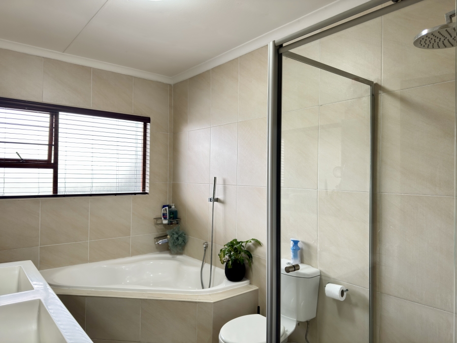 5 Bedroom Property for Sale in Van Riebeeck Park Gauteng