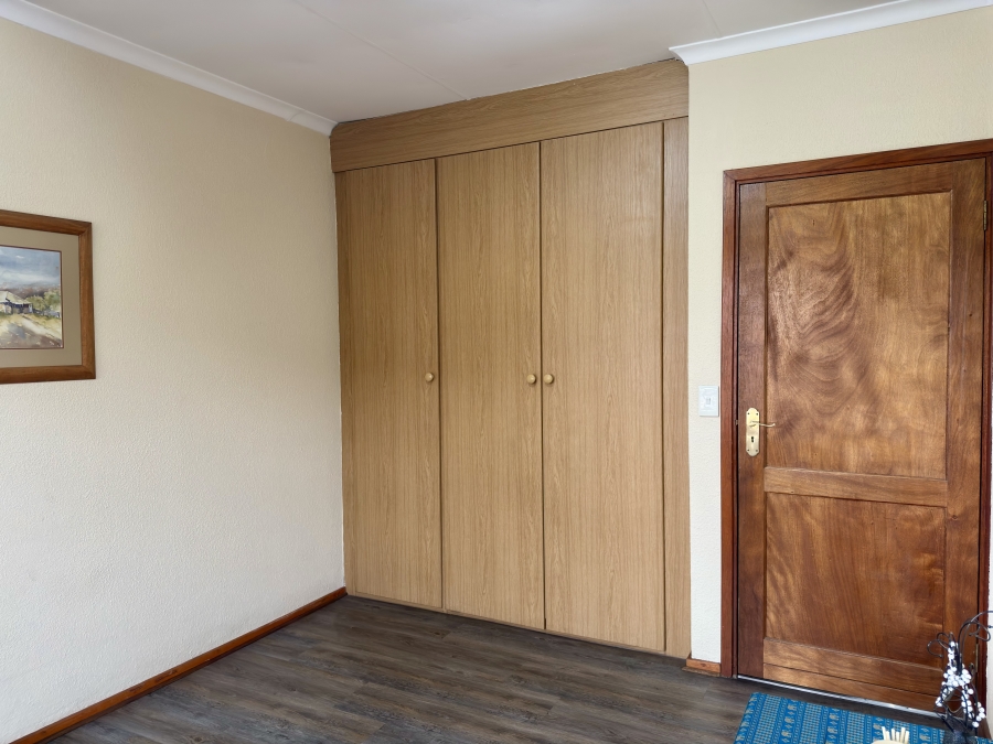 5 Bedroom Property for Sale in Van Riebeeck Park Gauteng