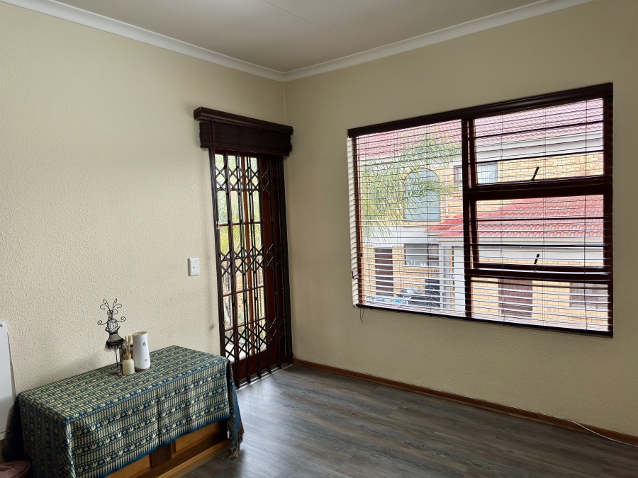 5 Bedroom Property for Sale in Van Riebeeck Park Gauteng