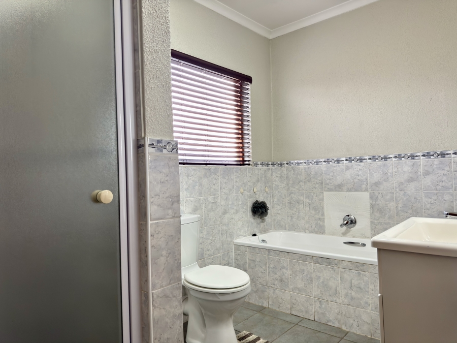 5 Bedroom Property for Sale in Van Riebeeck Park Gauteng