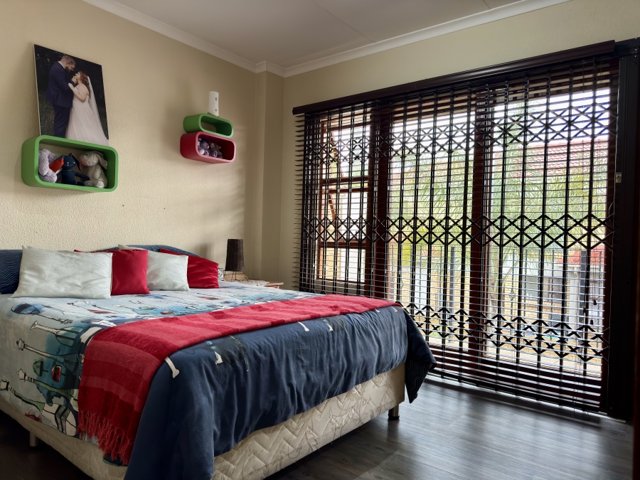 5 Bedroom Property for Sale in Van Riebeeck Park Gauteng