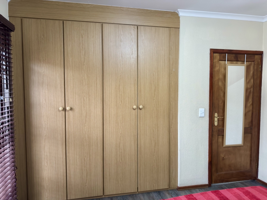 5 Bedroom Property for Sale in Van Riebeeck Park Gauteng